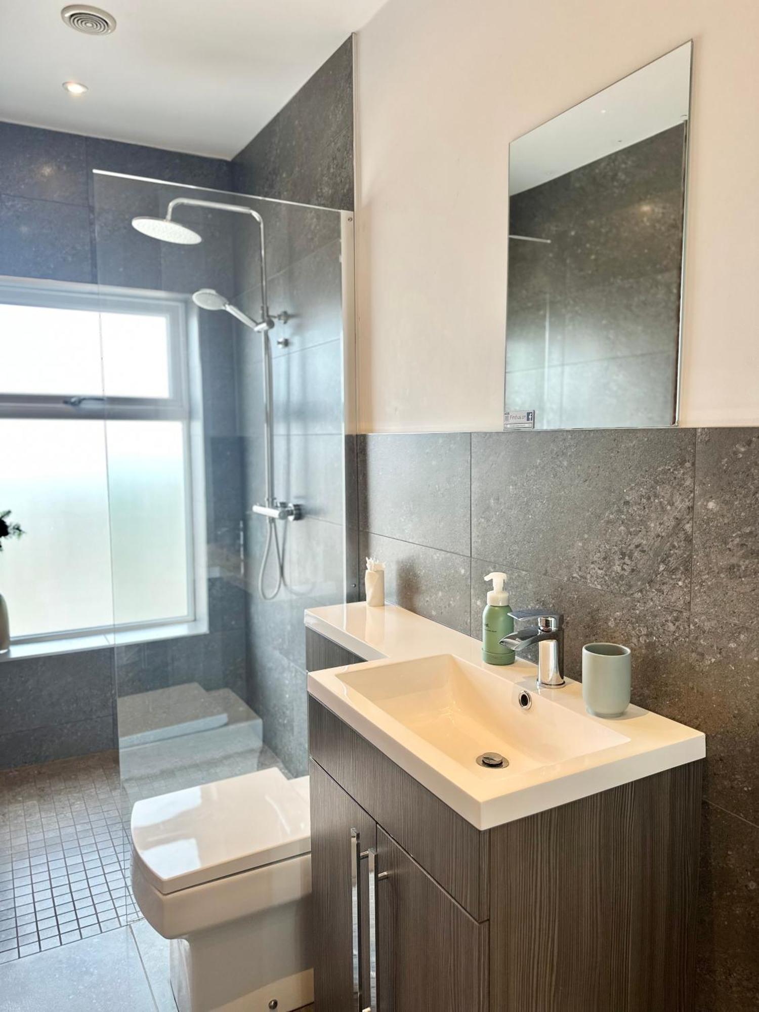 Alsager Town Centre Apartment Bagian luar foto